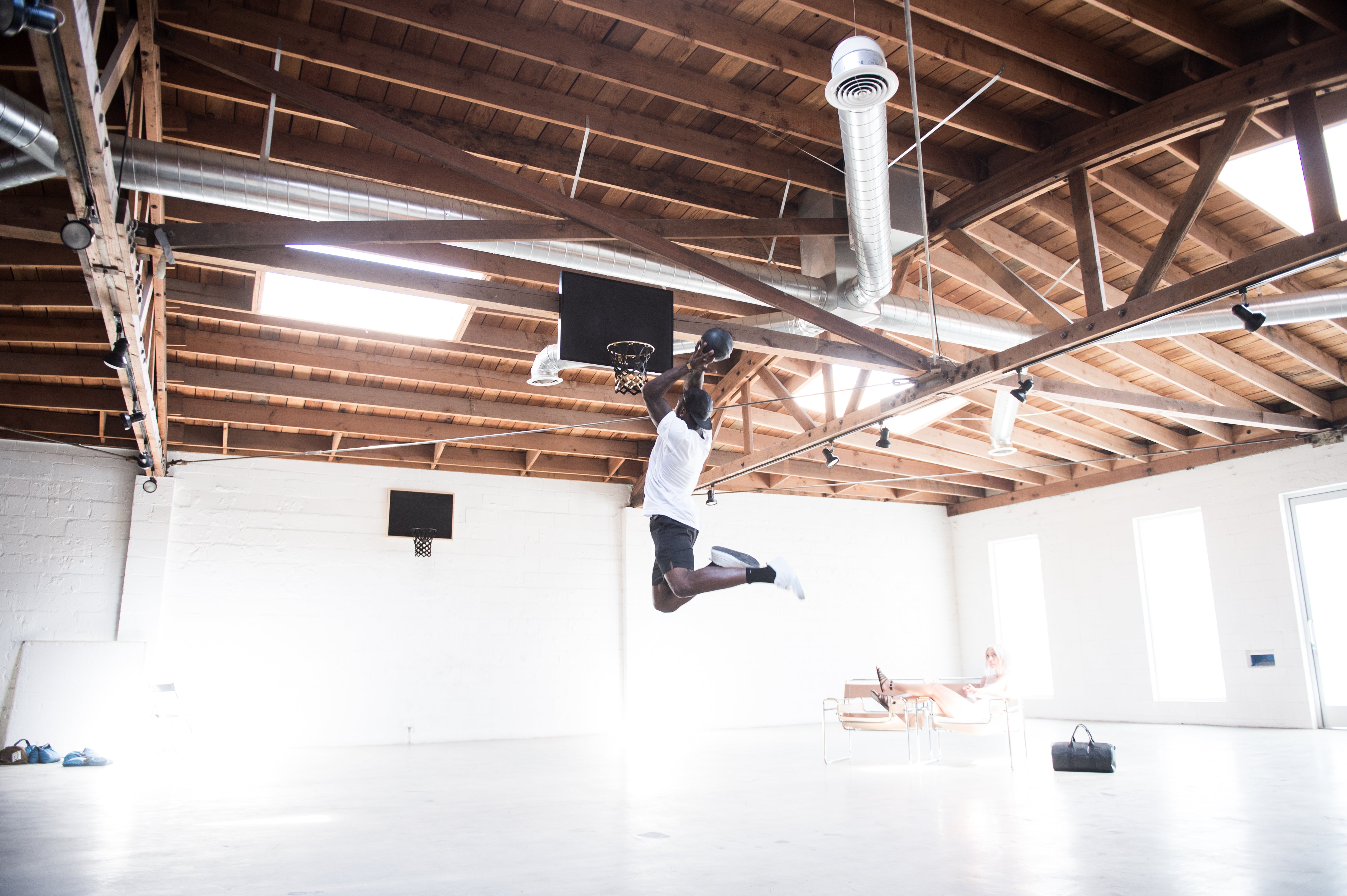 KILLSPENCER Gives Its Indoor Basketball Kit a Shattered Glass Backboard -  Airows